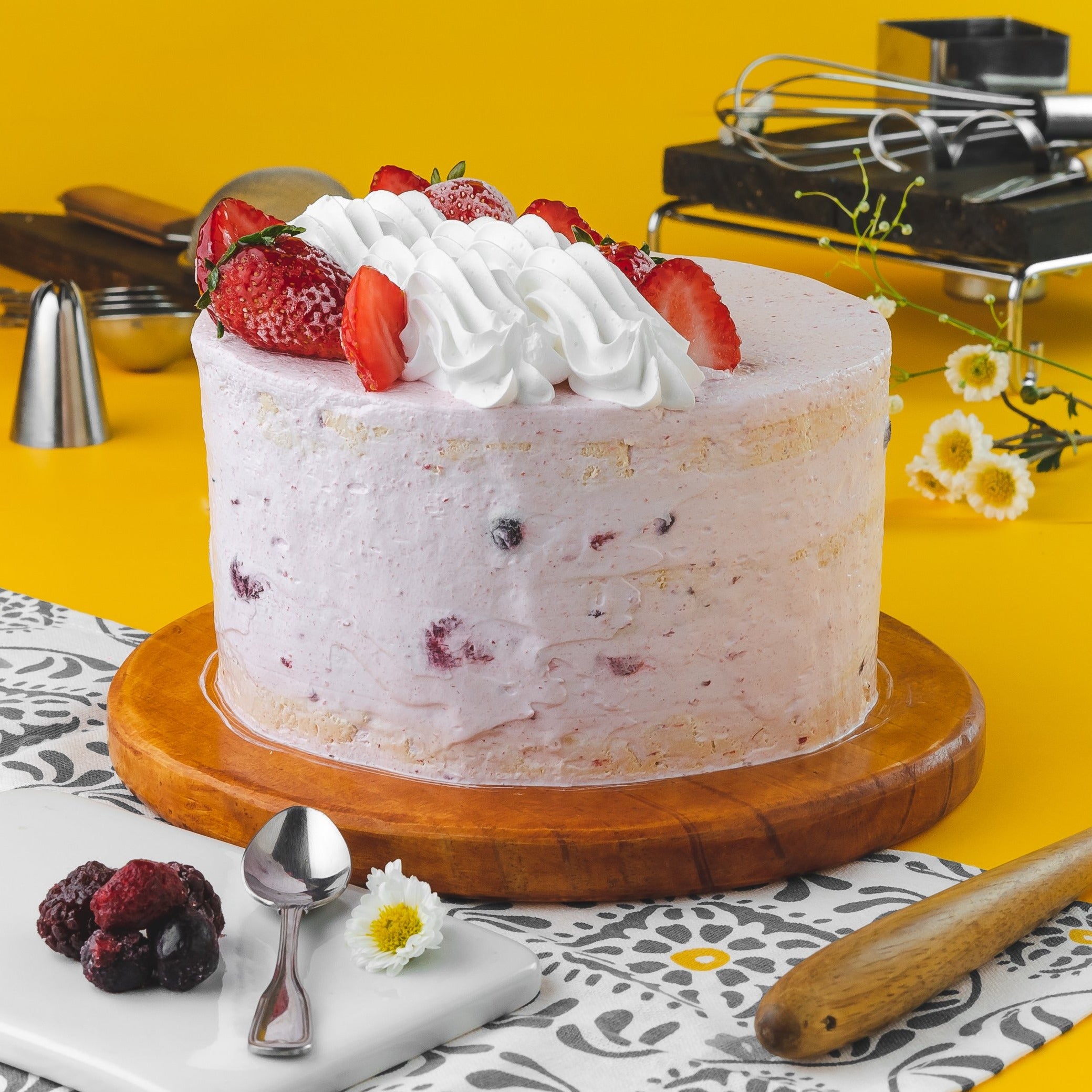 Torta helada de merengue, rellena con berries y mermelada de frambuesa - Pasteleria Pita Cake